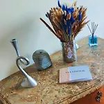 Scarlet Flower - Maggiore Apartment