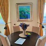 Apartment Scarlet Flower - Maggiore