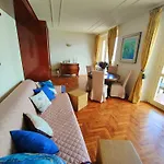 Scarlet Flower - Maggiore Apartment *