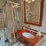 Apartment Scarlet Flower - Maggiore