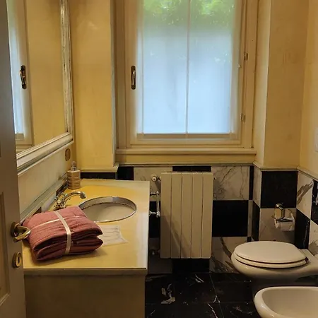 Scarlet Flower - Maggiore Lägenhet