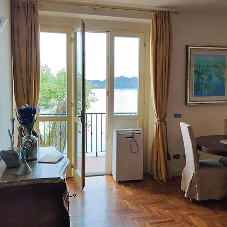 Scarlet Flower - Maggiore Apartment *