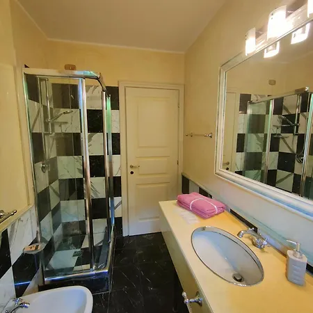 Scarlet Flower - Maggiore Lägenhet Meina