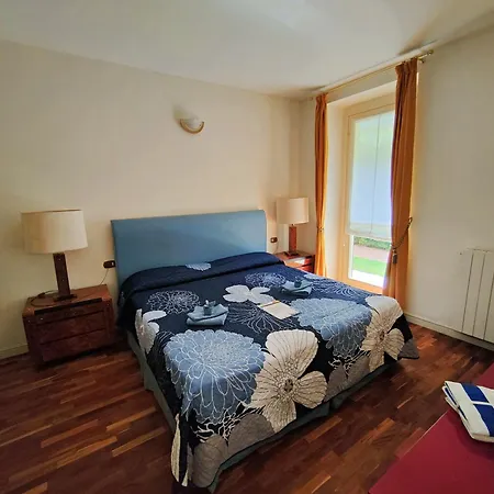 Scarlet Flower - Maggiore * Meina