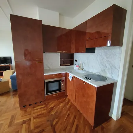 Scarlet Flower - Maggiore Apartmán