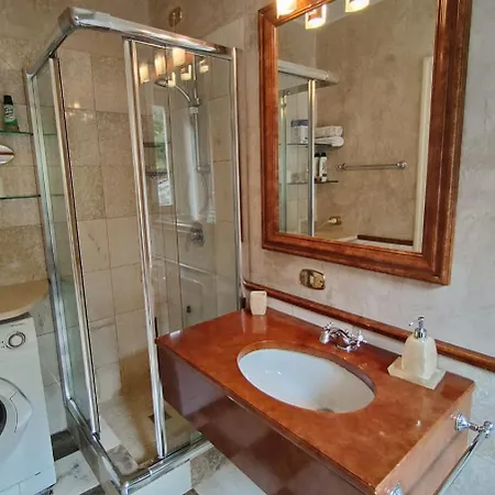 Apartmán Scarlet Flower - Maggiore