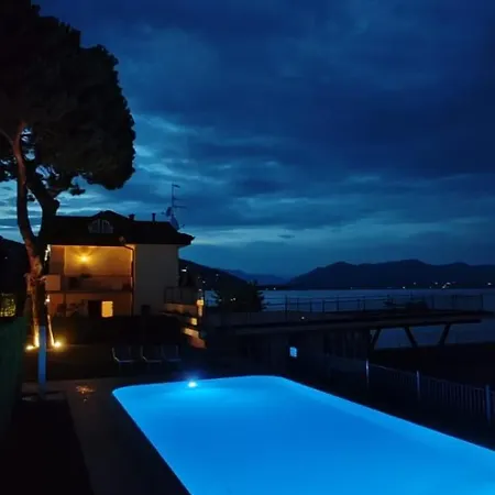 Scarlet Flower - Maggiore Apartmán Meina