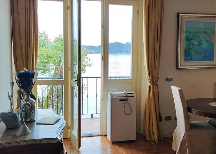 Scarlet Flower - Maggiore Apartament *