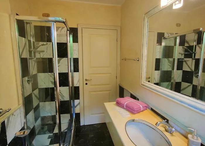 Scarlet Flower - Maggiore Apartament Meina