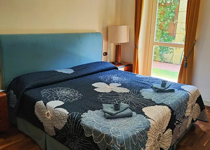 Scarlet Flower - Maggiore * Meina