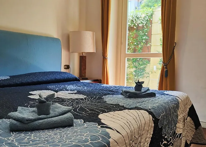 Scarlet Flower - Maggiore 아파트 메이나