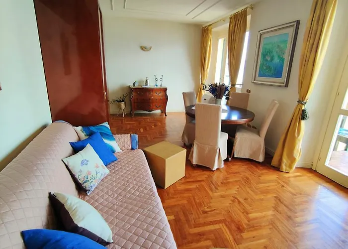 Scarlet Flower - Maggiore Apartament *