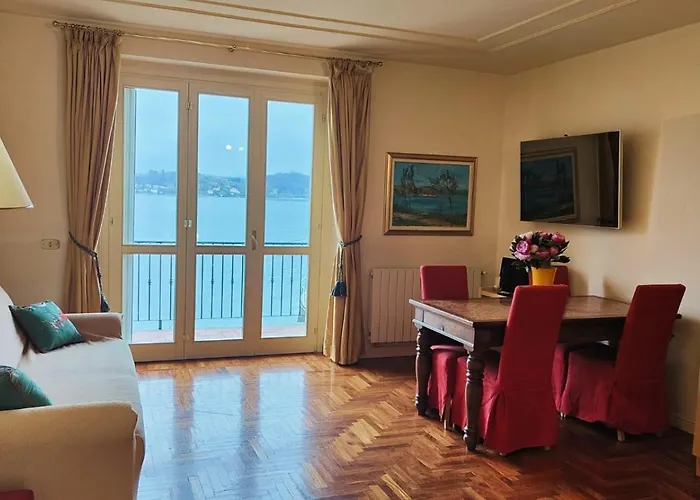 Scarlet Flower - Maggiore * Meina