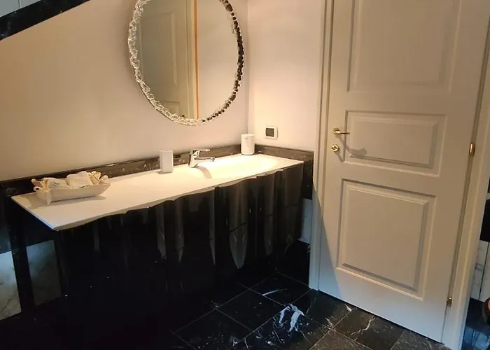 Scarlet Flower - Maggiore Apartament