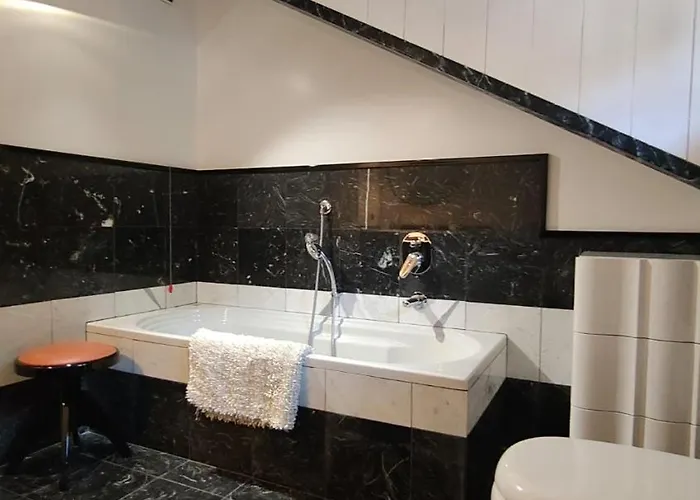 Scarlet Flower - Maggiore Apartament