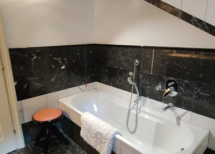 Scarlet Flower - Maggiore Apartament Meina