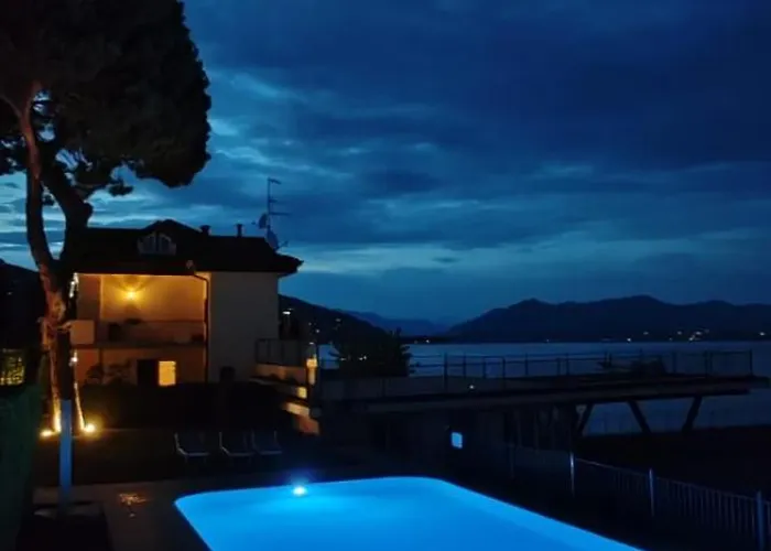 Scarlet Flower - Maggiore 아파트 메이나