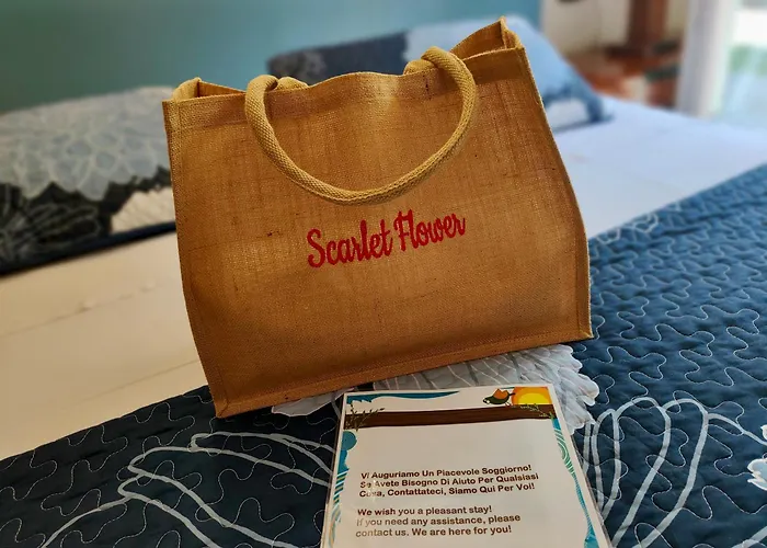 Scarlet Flower - Maggiore 아파트 메이나